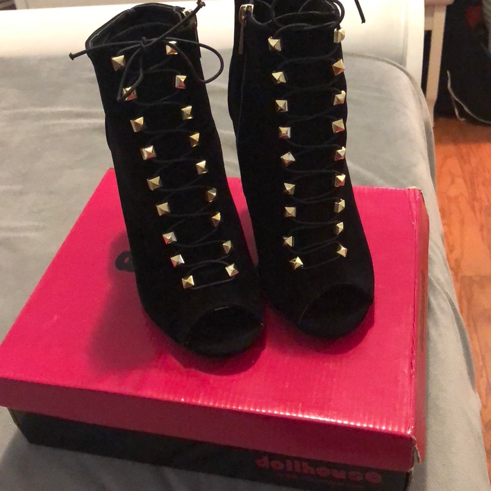 Black ankle hugging heels